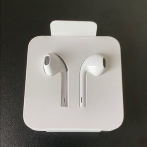 Apple world EarPods with remote and mic.